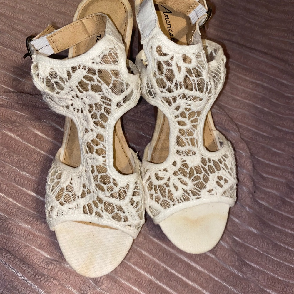 American Eagle Lace Chunky Heel w/ Buckle Ankle Strap- Platform Base - Picture 9 of 9